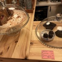 Vegan cake and cookies  at Pequeno Café e Bistrô - Príncipe Real in Lisbon