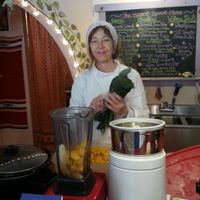 Niki, our accommodating hostess making a wonderful and FRESH smoothie with lots of kale! at The Sanibel Sprout in Sanibel