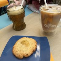 A yummy vegan treat and cool drinks to enjoy outside on a sunny day  at Mireille Café Moderne in Montpellier