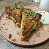Jackfruit sandwich with all-i-olli foam at La Loca de Enfrente in Madrid