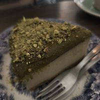 Tarta de queso y pistacho at La Loca de Enfrente in Madrid