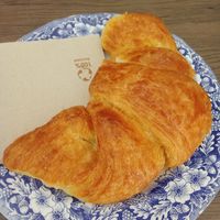 Qué rico croissant!!! at La Loca de Enfrente in Madrid