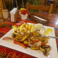 Saltado at La Casa de Bamboo in Huacachina