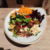 Falafel bowl at Dean & David - Oerlikon Airgate in Zurich