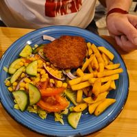 The "Loin" w/o sauce and a loveless salad at Green Planet Dinner   in Gran Canaria