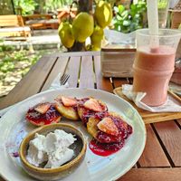 Syrniki and strawberry lassi at PlantLab in Hoi An