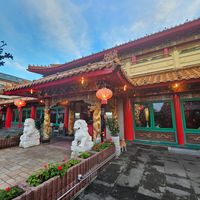 The restaurant is inside a fancy pagoda at Golden Palace in Stahnsdorf