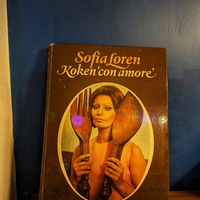 All hail Sofia 🙌🏻😂 at Faire Tapas & Wine in Barcelona