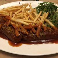 Vegane Currywurst mit Pommes   at Frau Möller in Hamburg