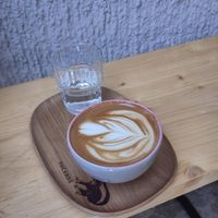 Oat flat white with complimentary water at Pacandé Kaffeerösterei in Munich