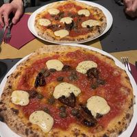 The Vegan Zenzera pizza (one of the 8 on the menu)   at Lestro Pizza Restaurant in Brescia