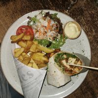 Wrap met tofu en friet. Friet lekker natuurlijk. De wrap kon beter at 't Koffiehuuske in Heerlen