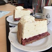 Spekulatius-Kirsch-Torte  at Sputendorfer Begegnungscafe in Stahnsdorf