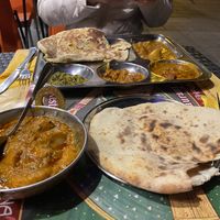 Curry mit Kartoffeln und Naan-Brot  at Krishna Bhavan - 5eme in Paris