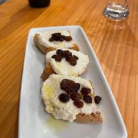 Pincho de Ajoblanco con Pasas at abaceria san josè in San Jose