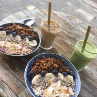 Smoothie bowl and Iced coffees at Bataat in Amsterdam