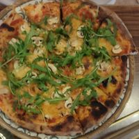 Pizza Funghi 🍄 at Apple & Eve - Vegan & tierisch lecker in Hamburg