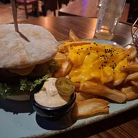 Chilli burger and loaded fries at Apple & Eve - Vegan & tierisch lecker in Hamburg