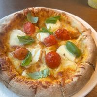 Pizza margherita💚 at Casa Vegetariana in Porto