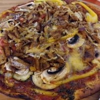 Vegan pizza in 'De Vegetarische Pizzeria' at De Vegetarische Snackbar in The Hague