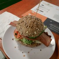 vegan bacon burger at De Vegetarische Snackbar in The Hague