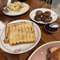 Bread with jam and grilled portobellos   at Teva Deli in Rio De Janeiro