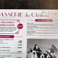 Menu with the vegan burger (only vegan dish) at Brasserie du Château in Castelnaud-la-chapelle