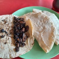 Maíz blanco recién hechas en comal de leña. at Comedor PATY in Oaxaca