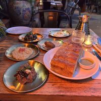 Eine Auswahl an phantastischer Mezze dazu ofenfrisches Focaccia    at Meshek Barzilay in Tel Aviv