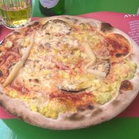 Vegan pizza at Pizzeria Foculus in Ljubljana
