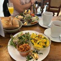 Englisches Frühstück, Pele Mele Frühstück, zwei Tassen heiße Schokolade   at Pele-Mele in Berlin