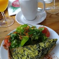 Spinat-Quiche mit Salat 4,50€ at Pele-Mele in Berlin