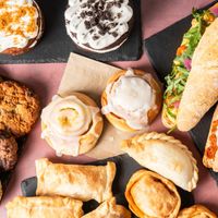 Muchísimas variedades 🥰🥰🥰 at Coronats in Valencia