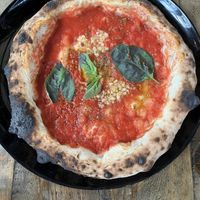 Marinara pizza  at Mangiare Berlin in Berlin