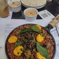Panelinha de legumes, hommus de cenoura e cogumelos. Acompanha arroz e farofa at Gema Bar in Juiz De Fora