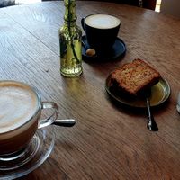 Vegan banana bread, matcha latte, Cappuccino and latte. at Grünstolz in Bretten