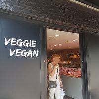 entrance - butcher shop fridge on right at Gaspar in Knokke Heist