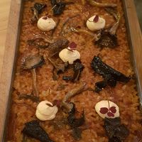 Arroz integral de Pals a la llauna, mar y montaña con veganesa de pimientos escalibados. at Rasoterra in Barcelona