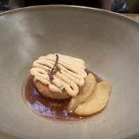 Cake y ganache de avellana con peras especiadas  at Rasoterra in Barcelona