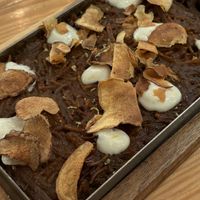 FIDEUÀ (baked like paella but made with broken noodles), Jerusalem artichoke chips, piparra pepper allioli  at Rasoterra in Barcelona