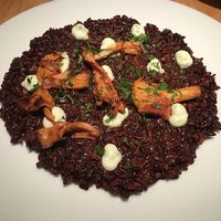 black rice with galician mushrooms and algae at Rasoterra in Barcelona
