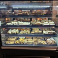 Ruim assortiment frituursnacks  at Pepas Vegan Frituur in Leuven