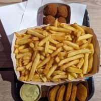 Fries, balls, chicken(less) nuggets 🌱 at Pepas Vegan Frituur in Leuven