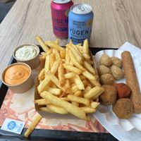 Canettes de kombucha, sauce tartare, sauce samouraï, frites, cheese balls, mix vegan balls, fricandel.   at Pepas Vegan Frituur in Leuven