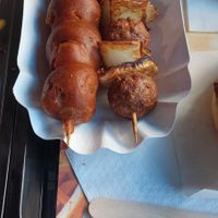 Grizzly and berepoot at Pepas Vegan Frituur in Leuven