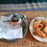 Thé à la menthe et pâtisseries at Zayna Moroccan Taste in Casablanca