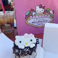 Gf vegan cupcake   at Hello Kitty Cafe in Las Vegas