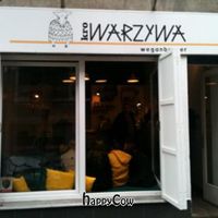 looking in at Krowarzywa - Hoza in Warsaw