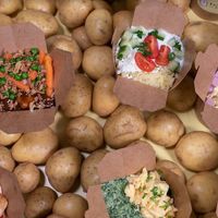 Eine Auswahl der Toppings, von denen viele vegetarisch oder vegan sind.  at Kartoffelpott in Dortmund