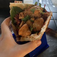 Größenvergleich mit meiner „großen“ Hand   at Ban Bab Kebabklub in Hamburg